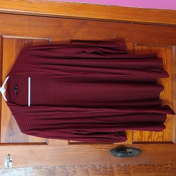 B'leev Red and Black 3/4 Length Sleeve Cardigan. SZ 1X - Picture 1 of 3